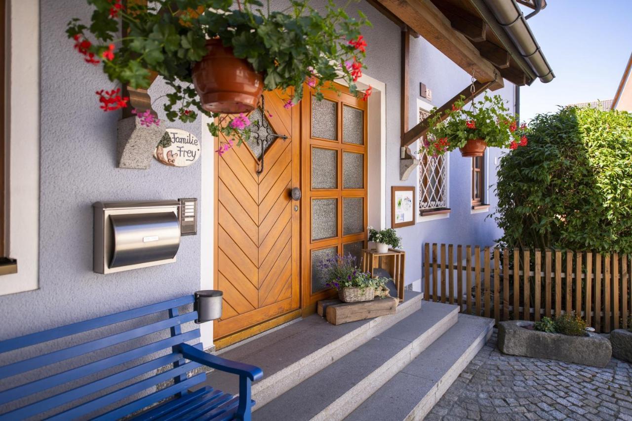 Pension Ferienwohnungen Frey Tännesberg エクステリア 写真